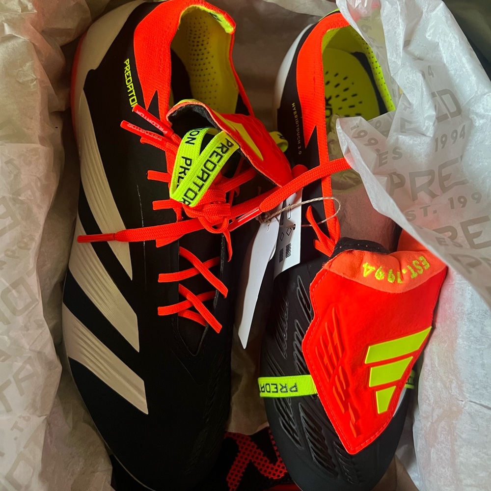 Adidas Predator Cleats - Picture 5 of 6